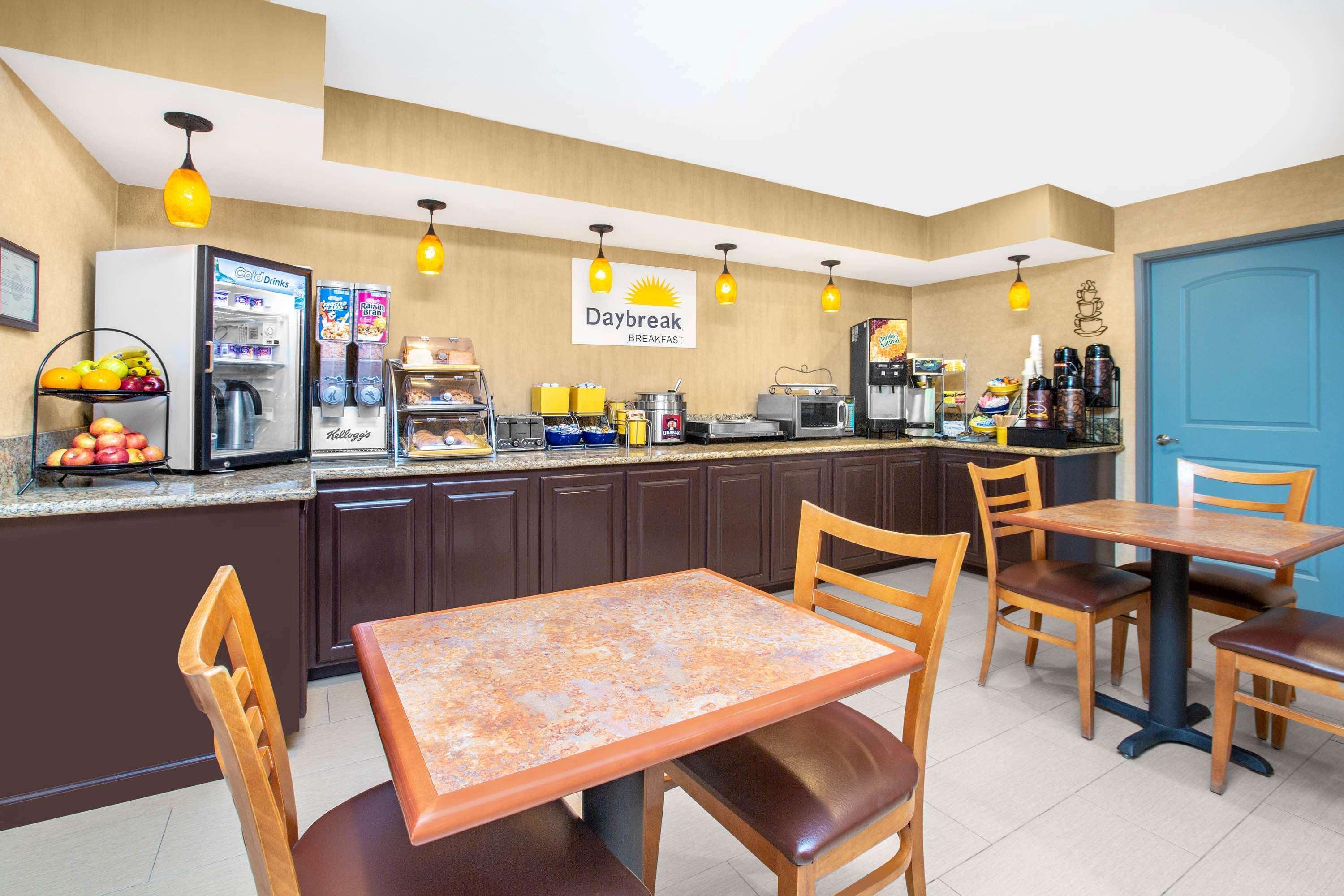 Days By Wyndham Hotel Woodland