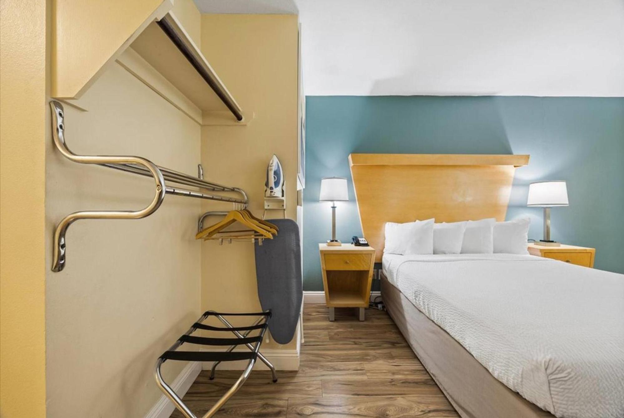 Days By Wyndham Hotel