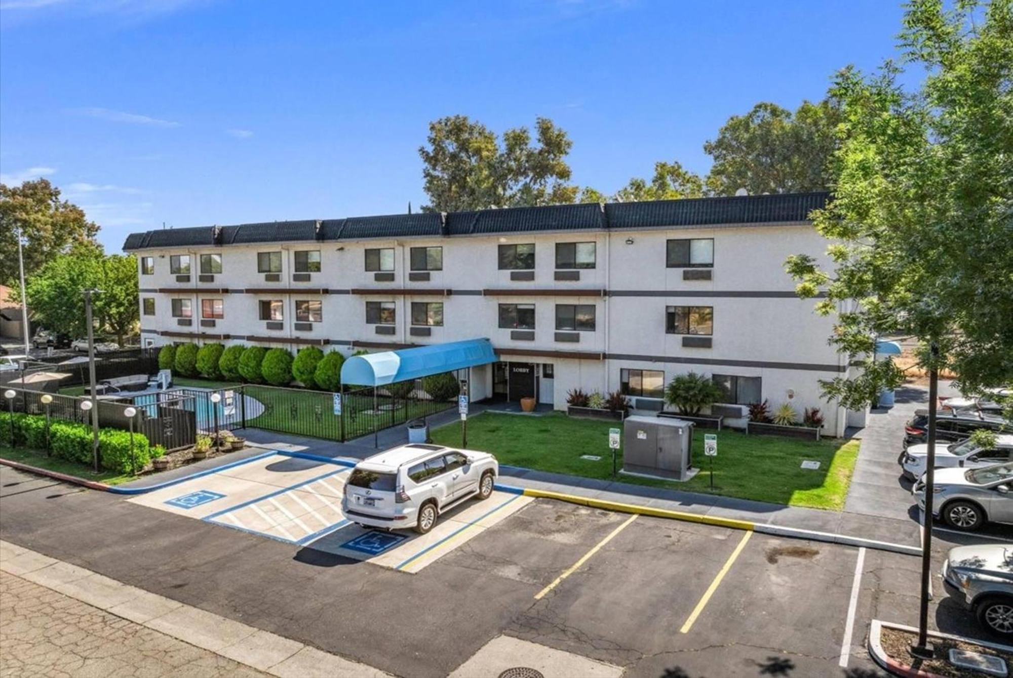 Days By Wyndham Hotel Woodland