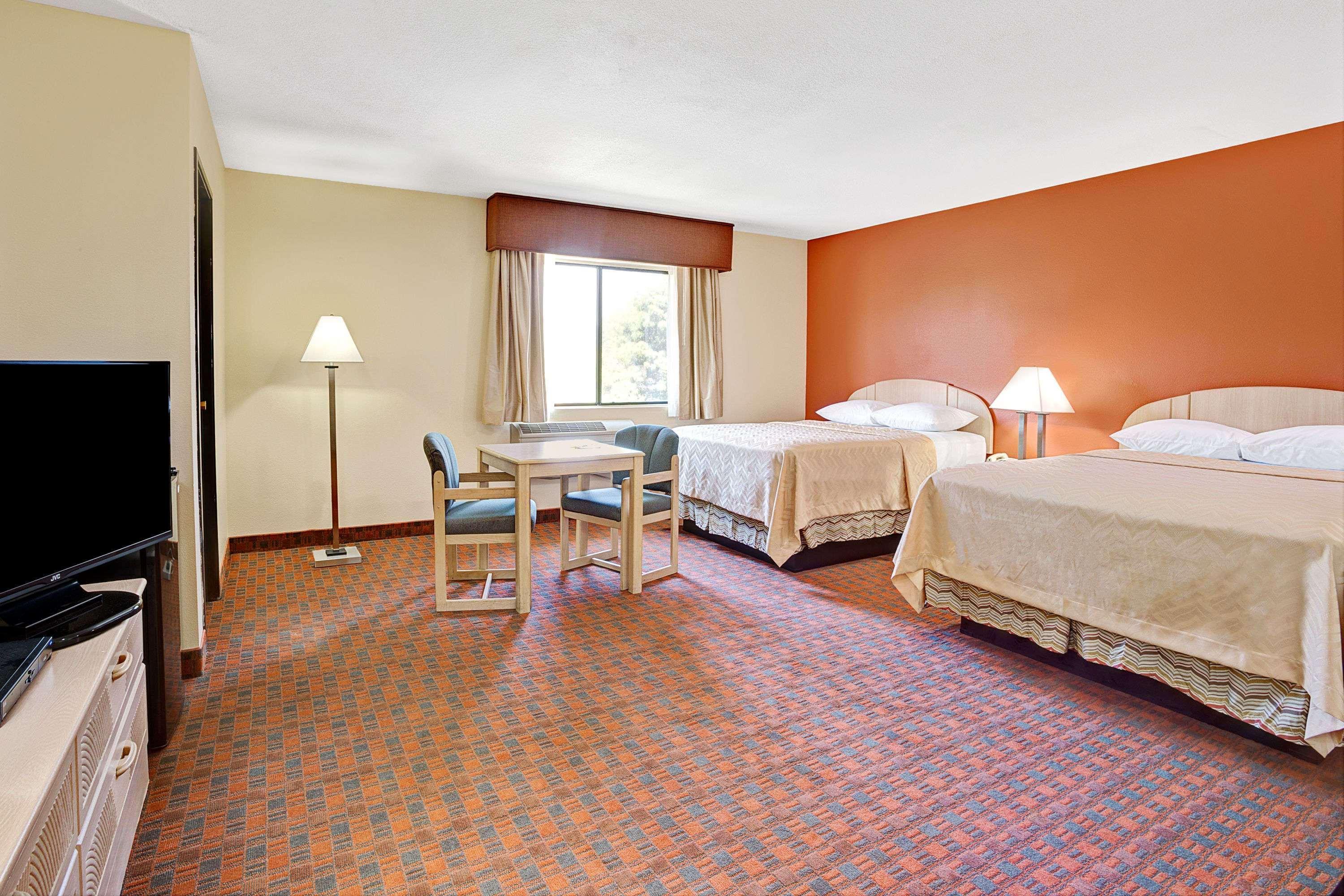 Days By Wyndham Hotel Woodland