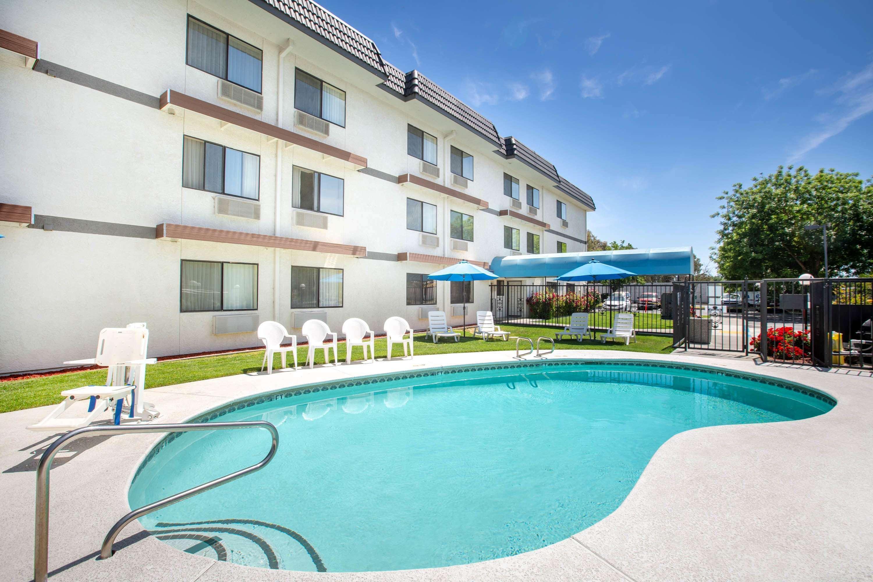 Days By Wyndham Hotel